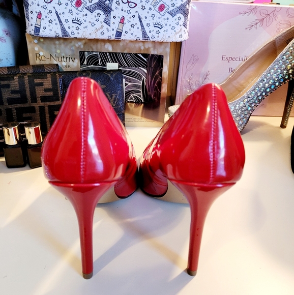 🌺SALE Charles by Charles David Red Heel Sandals Pumps - Picture 9 of 9